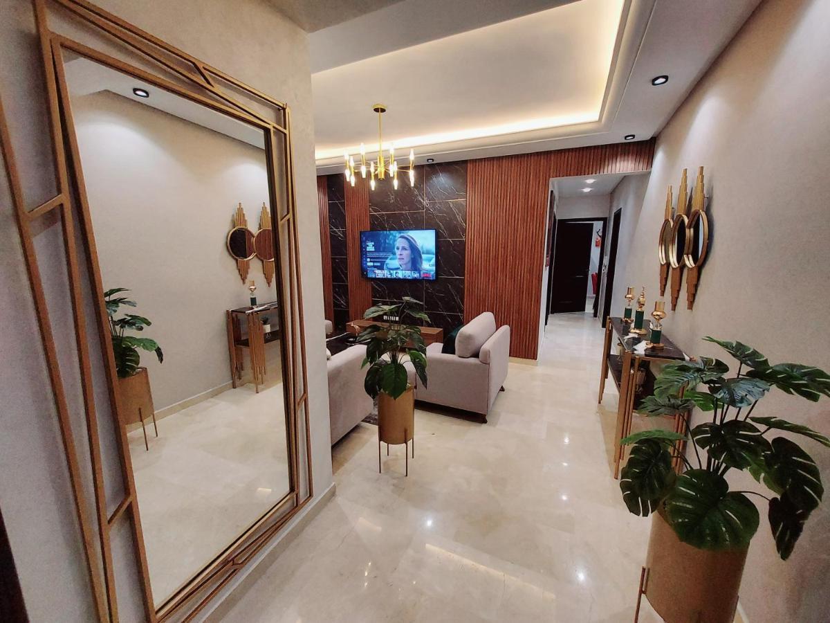 Modern Apartment Opposite The Hassan2 Mosque, Very Well Equipped And Stylish, 85 M2 With Gym And Direct Sea View With Underground Garage , Prohibits Unmarried Couples Of Arab Origin 卡萨布兰卡 外观 照片